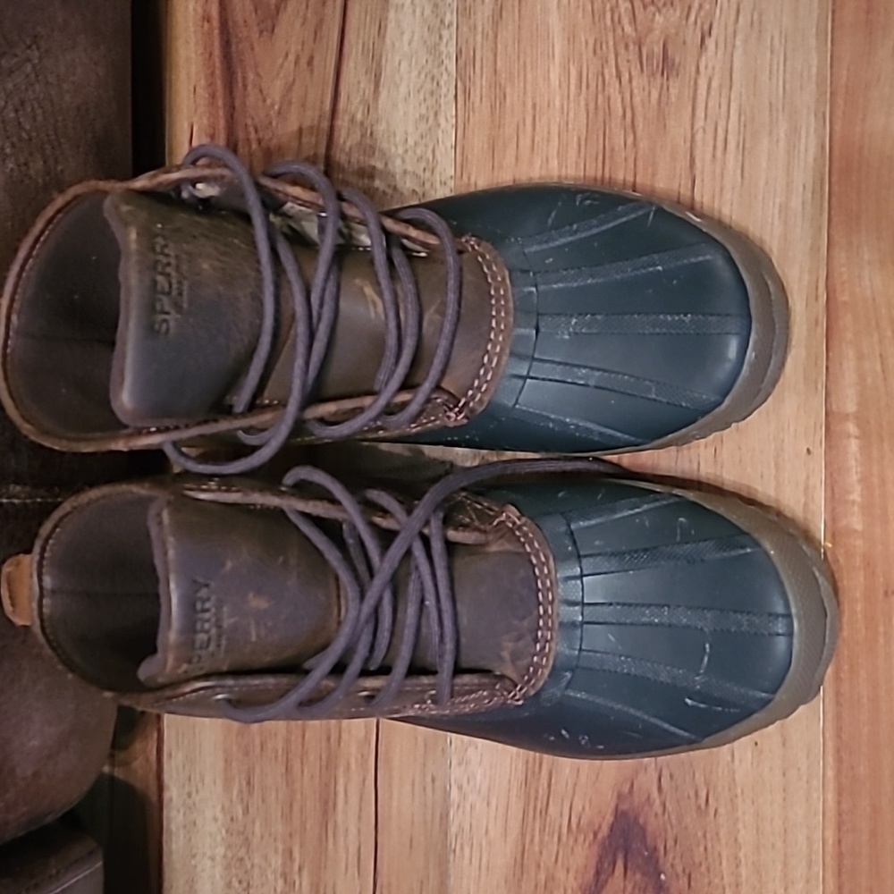 Sperry - Picture 1 of 4